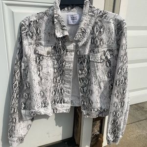 Jacket (not sure of size, think it’s a large)